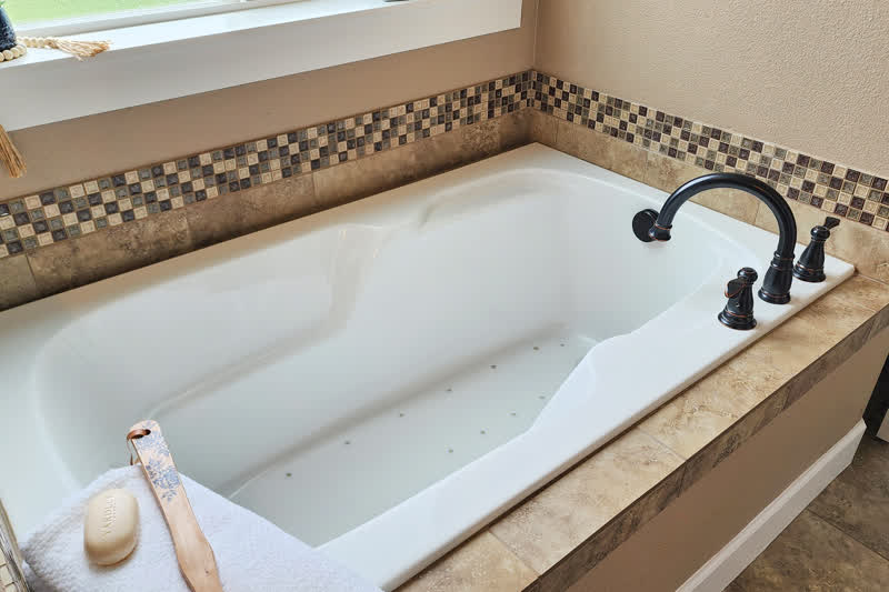 Hilltop Estate real estate photography &mdash; Spa bath, Lewis County, WA
