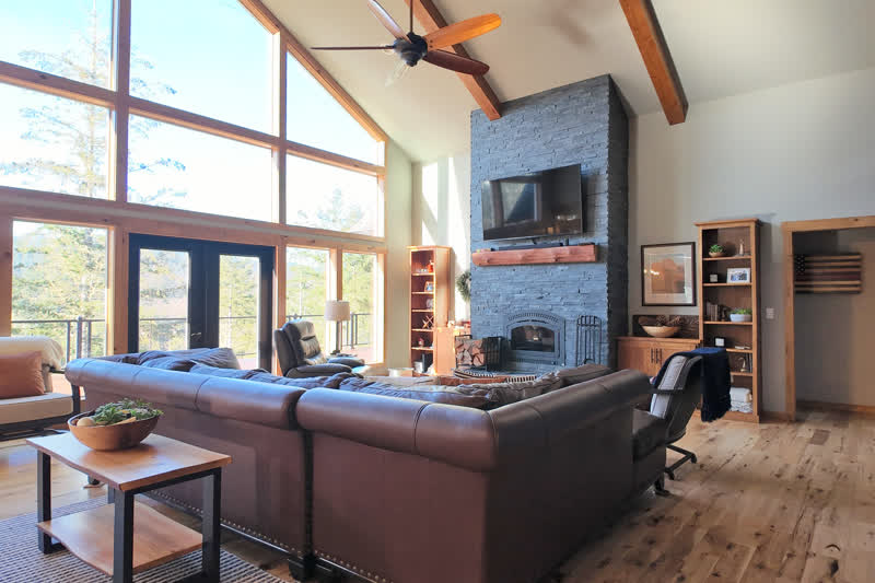 Glenview Retreat real estate photography &mdash; Vaulted great room, Adna, WA