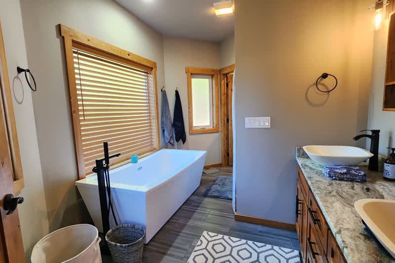 Glenview Retreat real estate photography &mdash; Spa bath, Adna, WA
