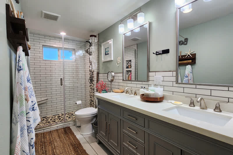 Chehalis Country Home real estate photography &mdash; Spa bath, Chehalis, WA